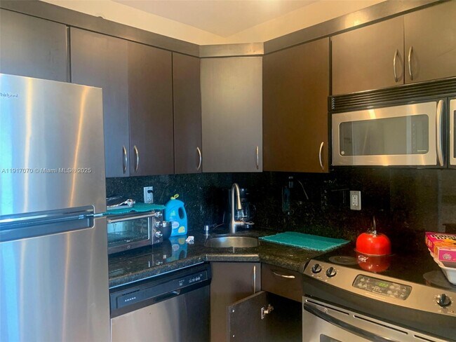 Building Photo - 100 Lincoln Rd