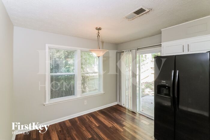 Building Photo - 680 Springhollow Ln SW