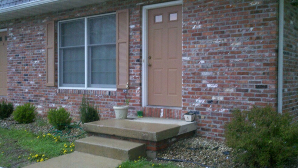 Private entrance - 813 E Franklin St