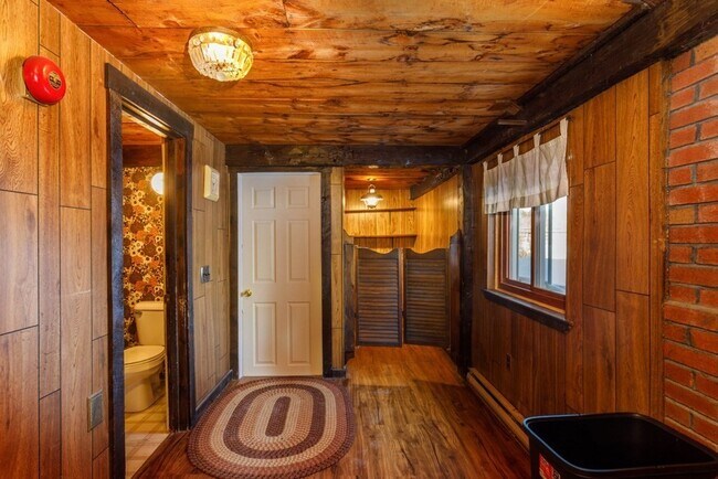 Building Photo - 385 E Broadway