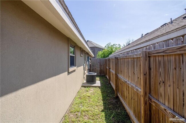 Building Photo - 12 Taxco Ct
