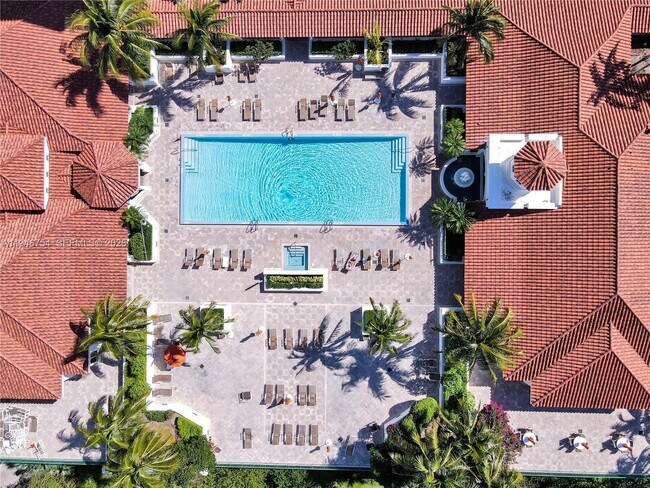 Building Photo - 20000 E Country Club Dr