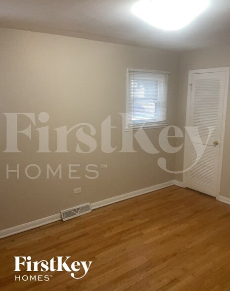 Building Photo - 14340 Kenwood Ave