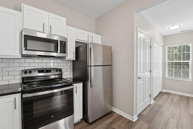 Building Photo - 2045 River Rock Way