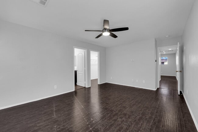 Building Photo - Beautiful 3-bedroom, 2.5-bathroom home loc...