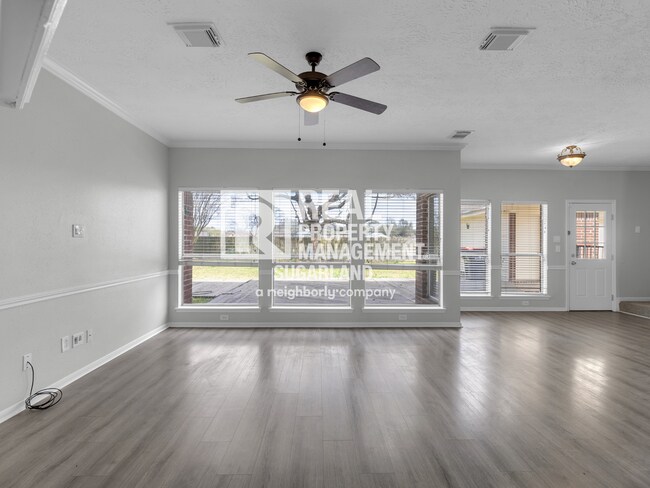Building Photo - Executive Living in the Heart of Sugar Land