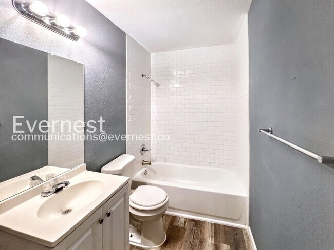 Building Photo - 40 Hiland Pl