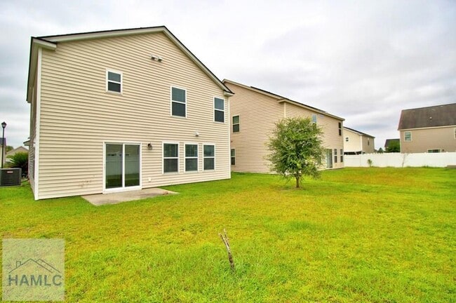 Building Photo - 207 Bender St