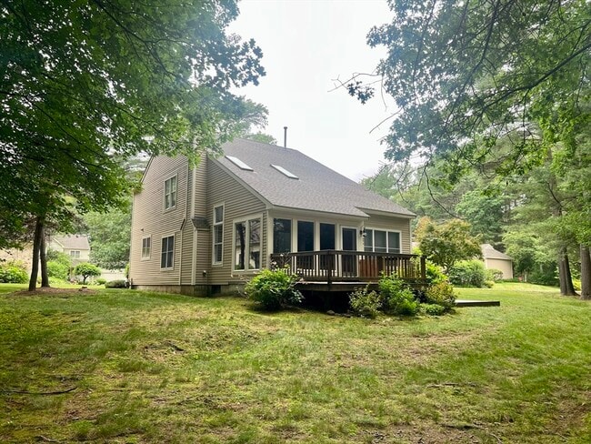 Building Photo - 8 Stonegate Ln