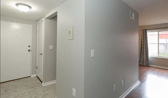Building Photo - 22081 River Oaks Dr