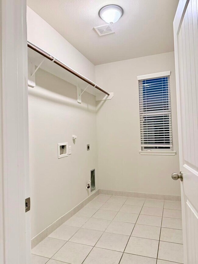 Building Photo - 24323 Marcello Lakes Dr