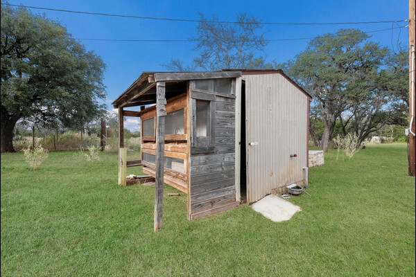 Building Photo - 200 Blue Bonnet Dr