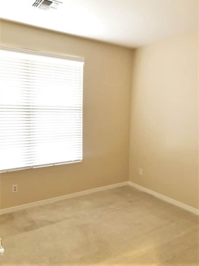 Building Photo - Beautiful 4 Bedroom / 2 Bath, in North Pho...