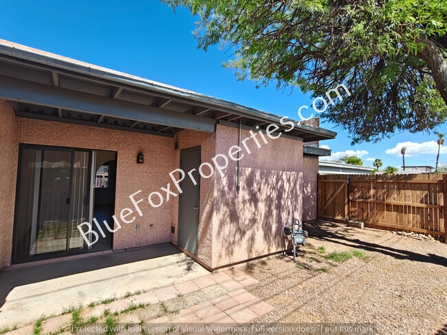 Building Photo - 2427 N Fair Oaks Ave