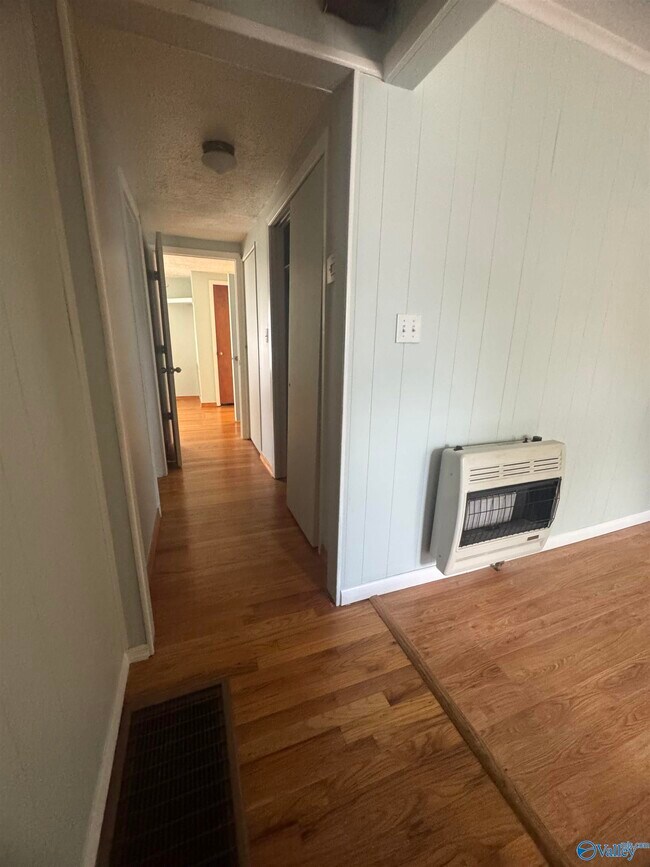 Building Photo - 1113 Humes Ave NE