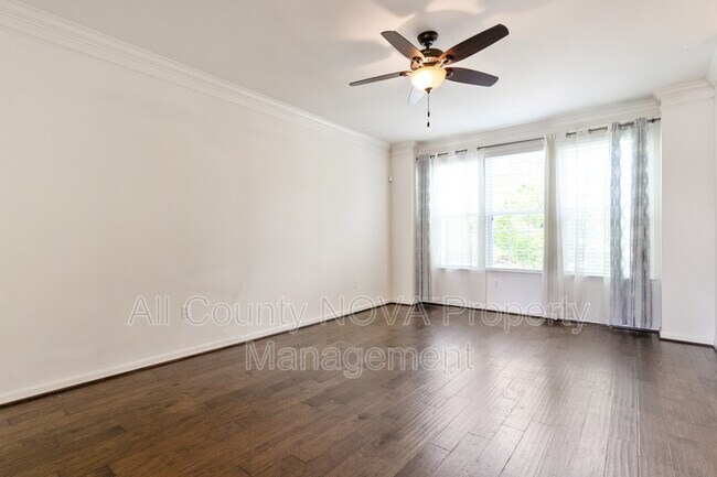 Building Photo - 213 Apricot St