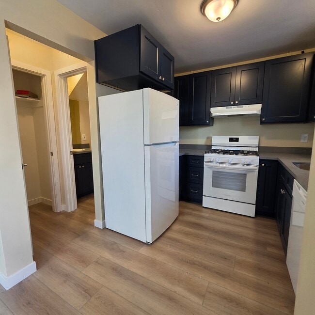 Building Photo - 2179 Beebee St