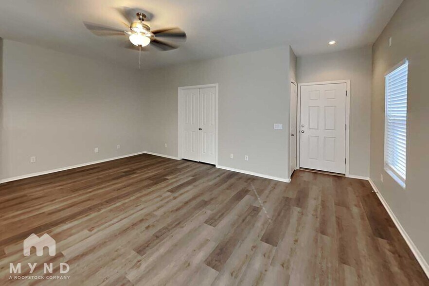 Building Photo - 15219 W Shaw Butte Dr