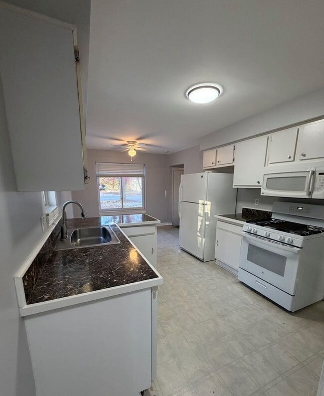 Building Photo - Charming Home in St. Clair Shores - PHOTOS COMING SOON