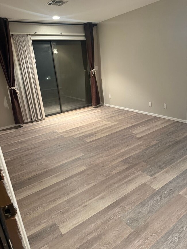 Building Photo - Condominium