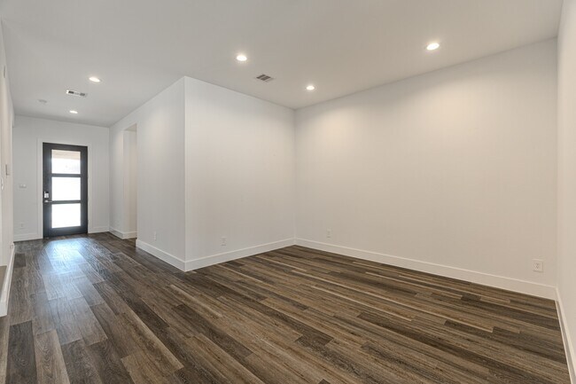 Building Photo - 15228 Tattle Crk Ln