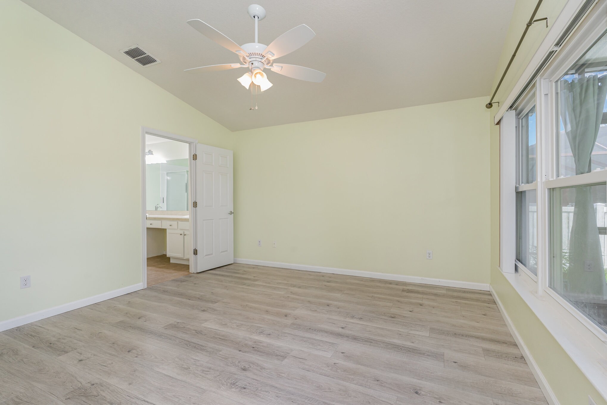 Primary bedroom - 1322 Dittmer Cir SE