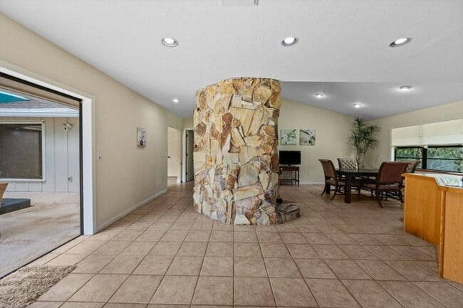 Building Photo - 3306 Fargo Ave