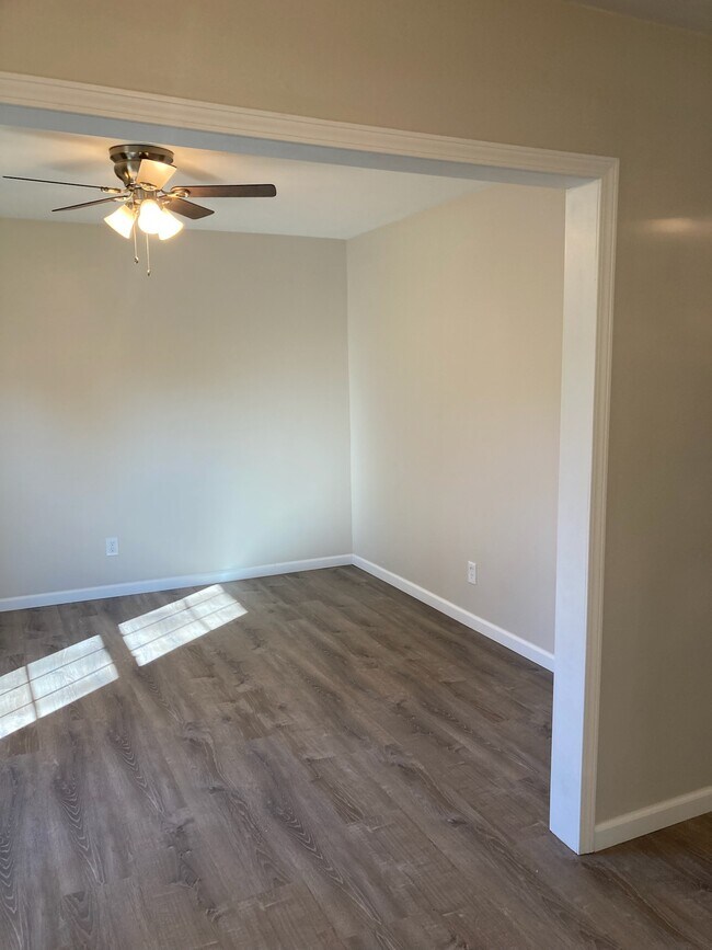 Building Photo - 707 Plankway Dr