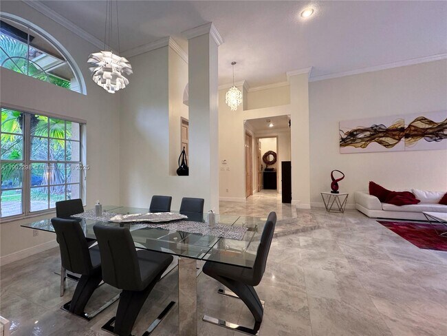 Building Photo - 375 Sabal Way