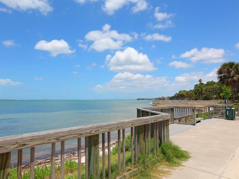2min walk to Indian Beach - 2846 W Tamiami Cir