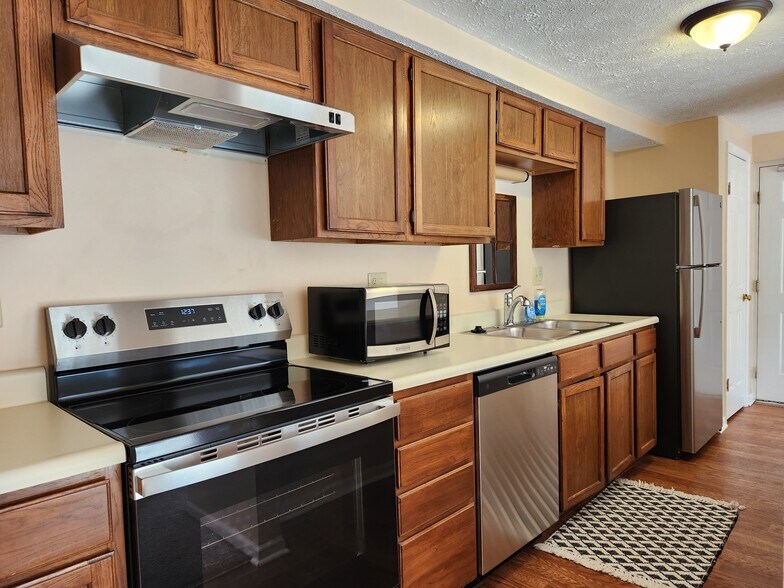 Building Photo - 65 Sweetfern Ct