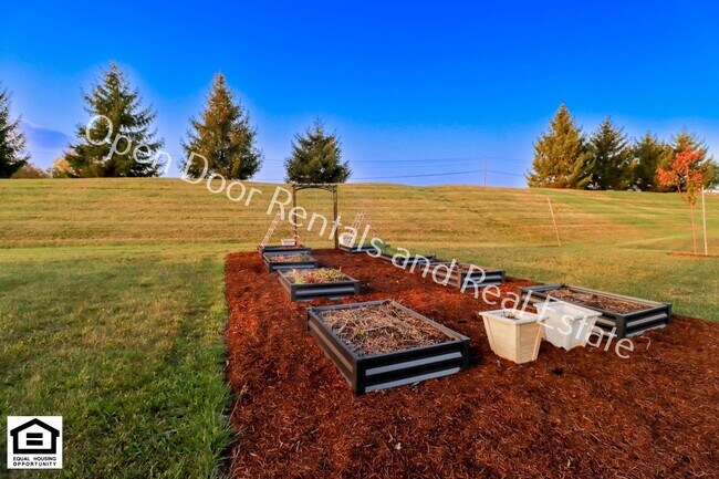 Building Photo - Coming soon! 50% off first months rent** W...