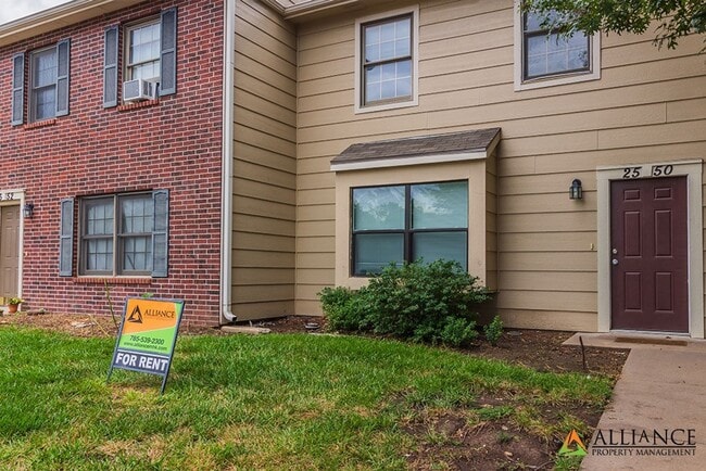 Building Photo - Recently Updated!