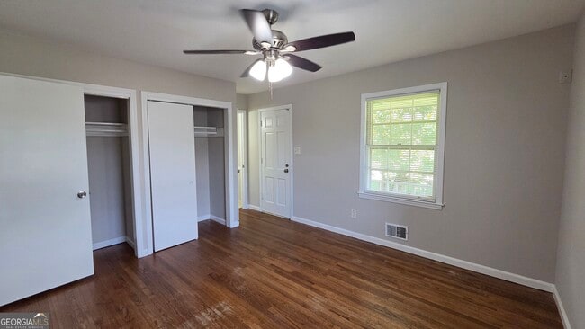 Building Photo - 715 Barnesdale Dr