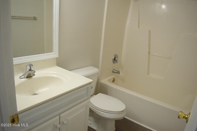 Building Photo - 708 Tabor Ln
