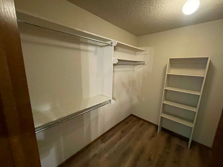 Walk-In CLoset - 505 Ramsey St