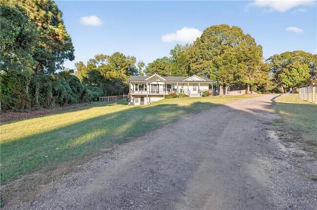 Building Photo - 1324 Ace Mcmillian Rd