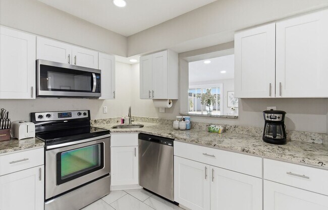 Building Photo - Charming Sarasota Retreat –4-Bedroom/3-Bathroom Modern Pool Home Near Everything!