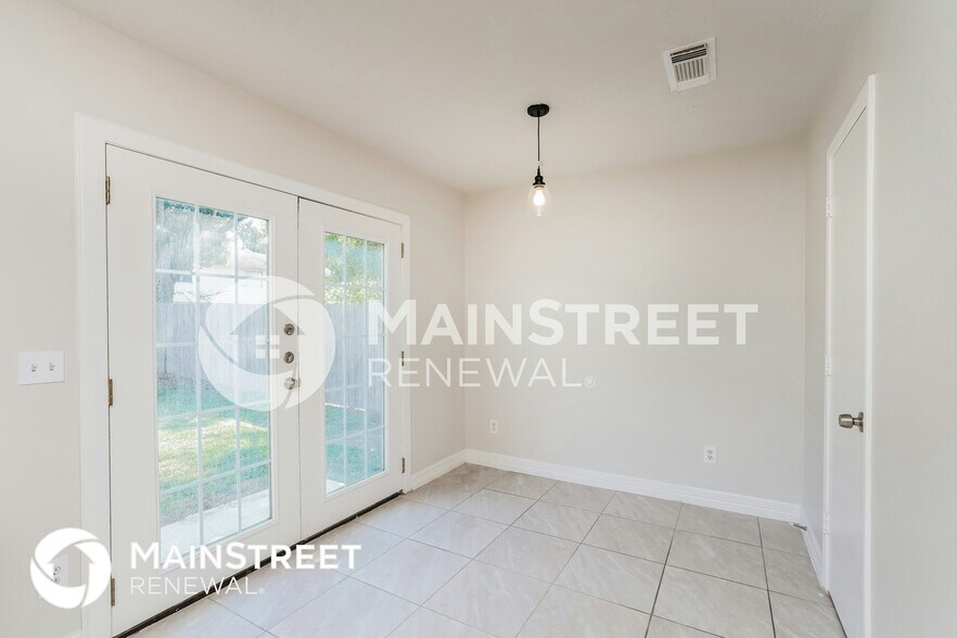 Building Photo - 12215 Bowsman Dr