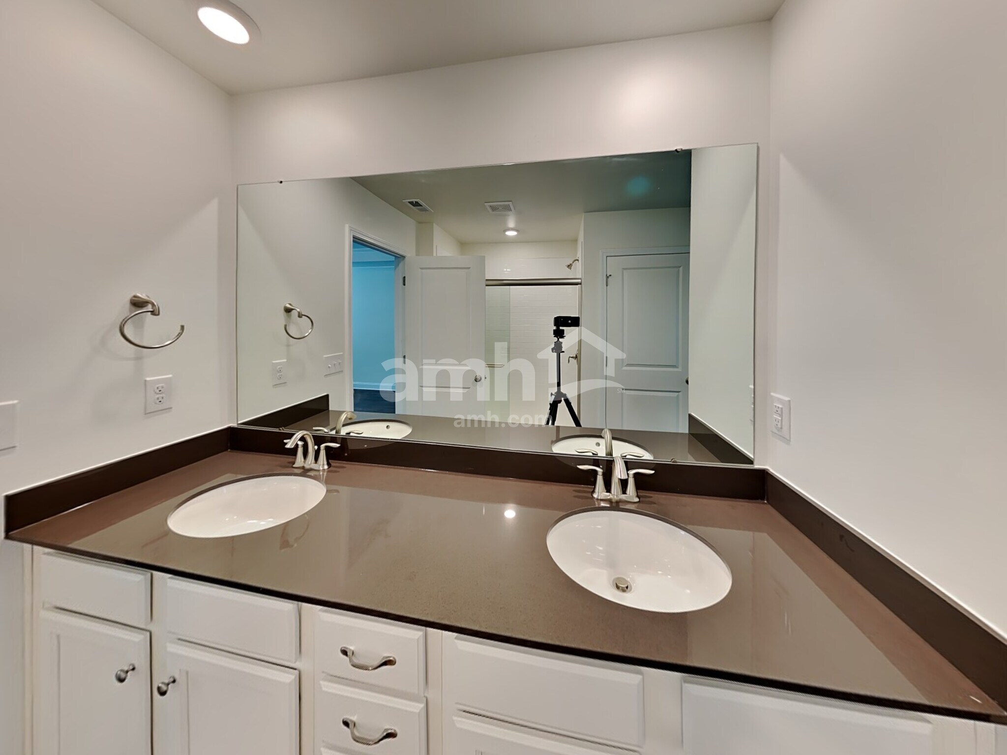 Building Photo - 556 Rivermist Dr