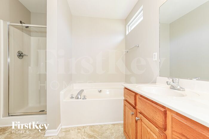 Building Photo - 2140 Lauren Woods Dr