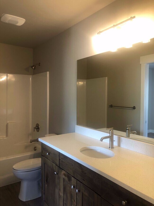Building Photo - Duplex in Farmington Village