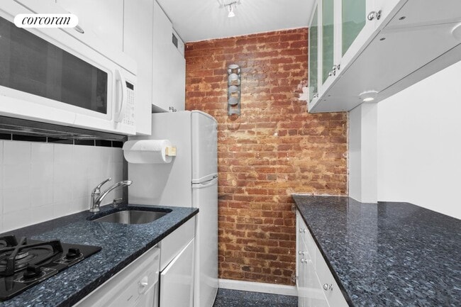 Building Photo - 414 E 88th St