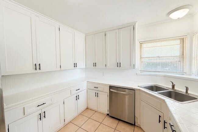 Building Photo - 4053 Silverwood Dr