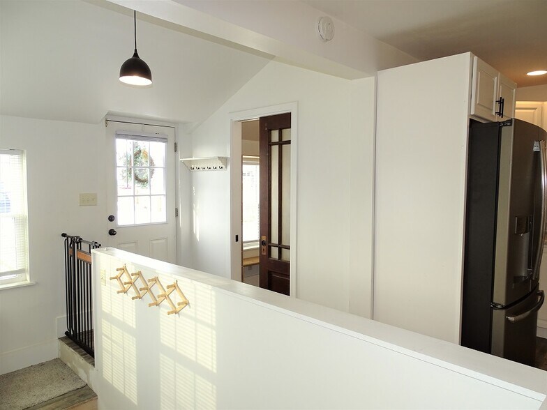 Building Photo - 783 E Main St