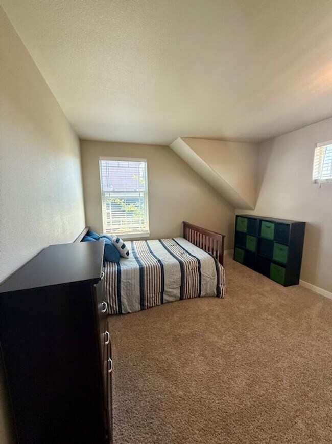 Building Photo - Spacious 3-Bedroom Home with Bonus Room in...