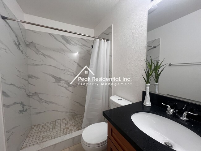 Building Photo - Spacious Updated 2bd/2ba Halfplex with 2 Car Garage