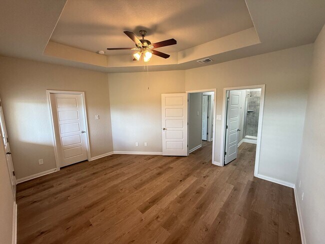 Building Photo - 3bd 2ba in Prime Location