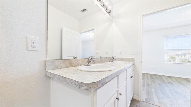 Building Photo - 710 Barclay Wood Dr