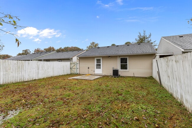 Building Photo - 1636 Mill Oak Dr